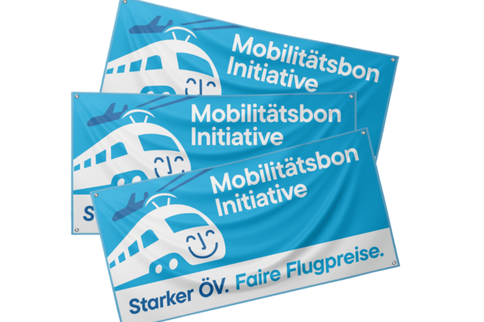 3 Flaggen mit Key Visual der Initiative